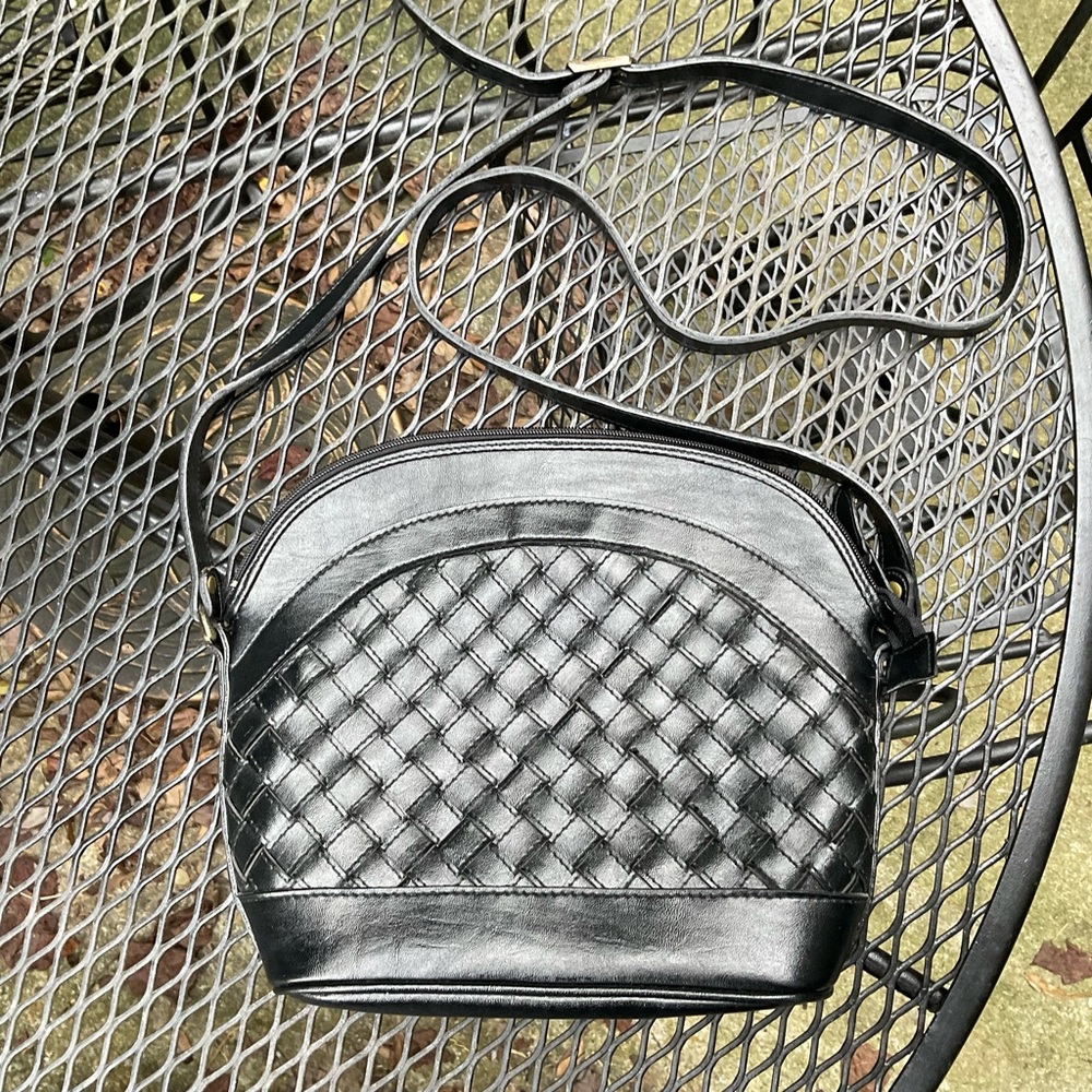 Nice Weaved Vegan Leather Adjustable Strap Crossbody/Shoulder Bag! - Picture 6 of 14